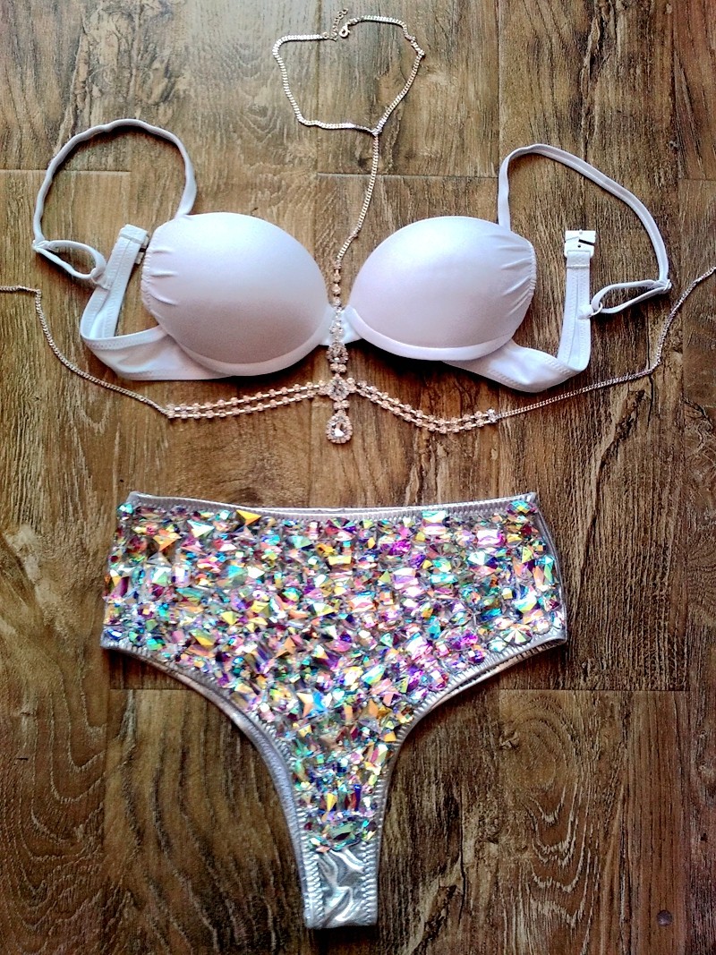 2016-Venus-Vacation-hot-selling-open-hot-girl-push-up-bikini-bling-rhinestone-swimwear-with-chains-32704149471